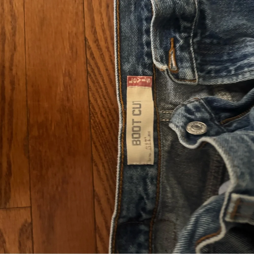 Levi's Blue Straight Jeans with Lived-In Appeal - Picture 2 of 3
